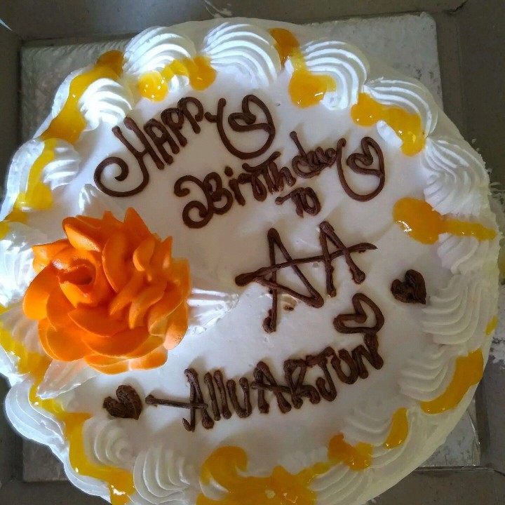 Arjun Kapoor cuts his pre-birthday cake with Mubarakan co-stars, Ileana  D'Cruz and Athiya Shetty–(View Pics) | India.com